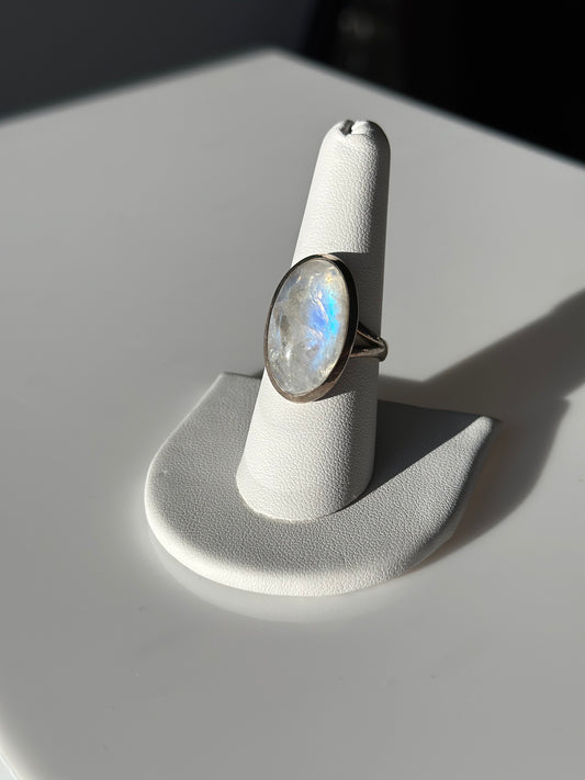 Moonstone | Size 8