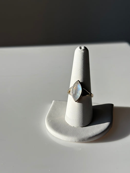 Moonstone | Size 8